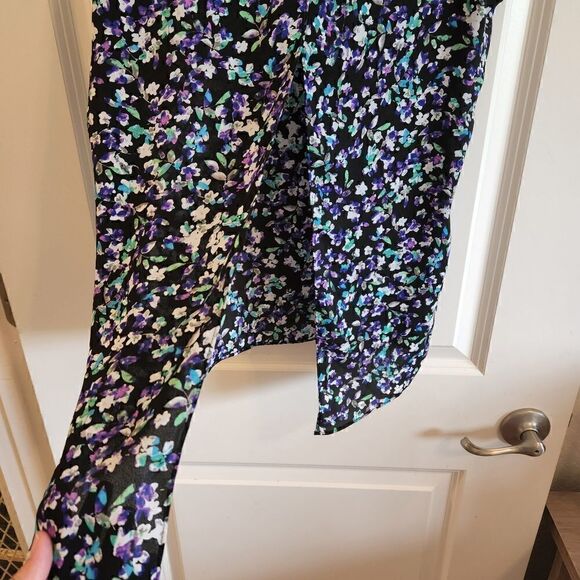 EXPRESS Black and Purple Floral Splitv Back Tank - Picture 6 of 6